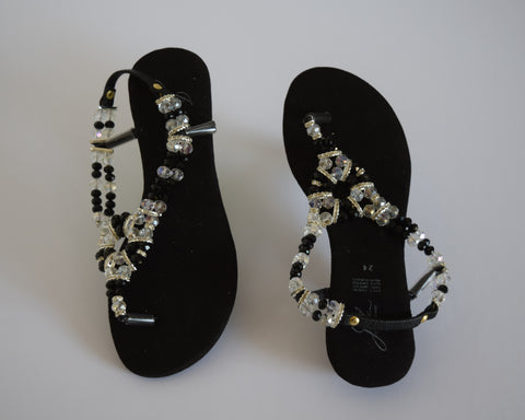 Sandalia Bisutería Negra y Transparente
